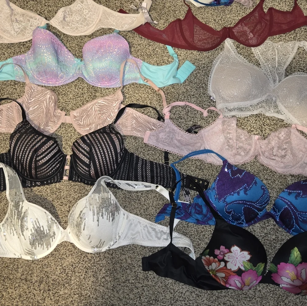 LOT of 10 Victoria's Secret Bras all 36C